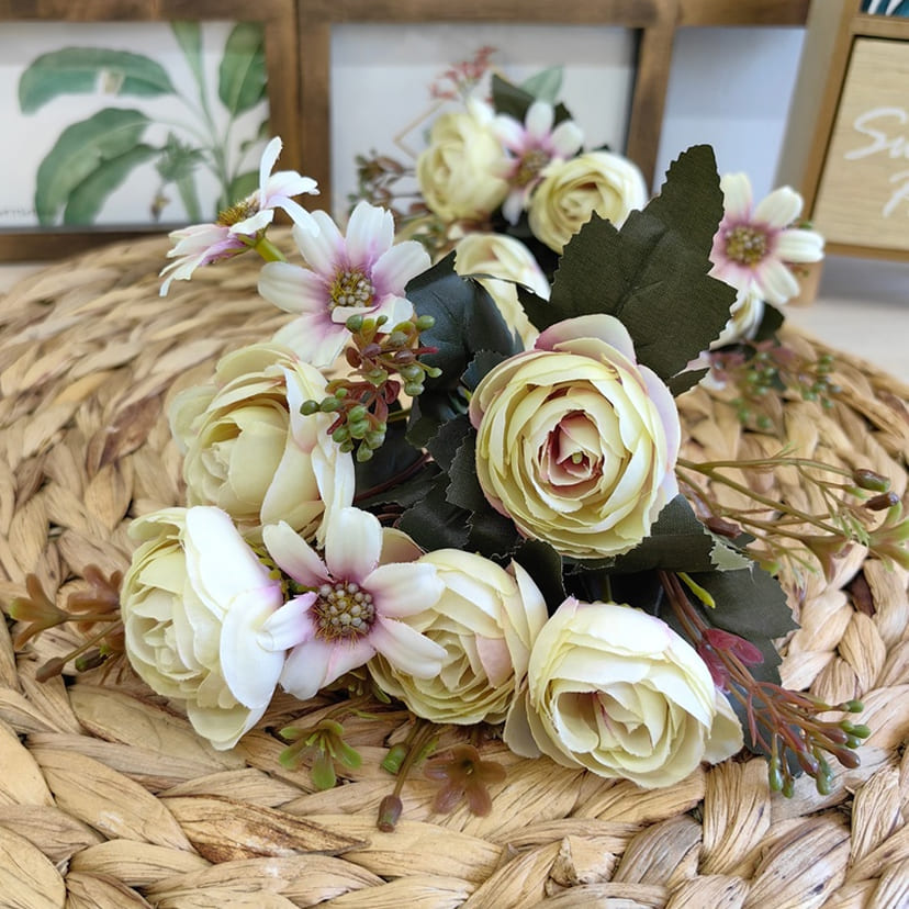 Искусственные цветы в Туле | Цветы искусственные «Камелии с мелкоцветом», сиренево-молочные, букет